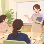 介護施設の会議室で法定研修を受ける介護職員